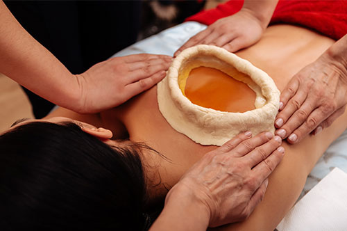 Khadi_Vasti-aeußerer_Oeleinlauf Khadi Vasti - Äußerer Öleinlauf (incl. Rückenmassage) Ayurveda Praxis Ines Steindl Henndorf bei Salzburg